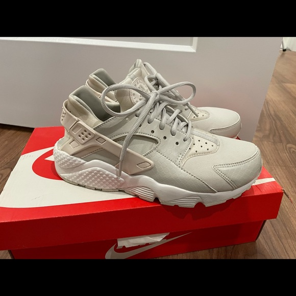 Nike Huarache sneakers - Picture 1 of 5